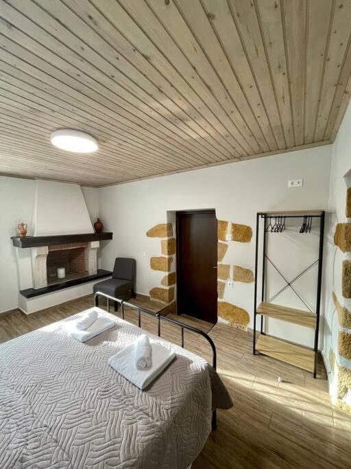 Villa Eftychia Serene Getaway With Hot Tub In A Quiet Location Kissamos Exterior photo