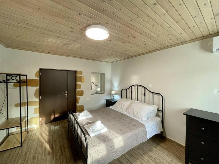 Villa Eftychia Serene Getaway With Hot Tub In A Quiet Location Kissamos Exterior photo