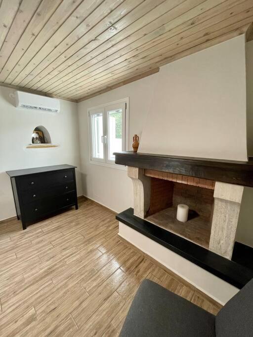 Villa Eftychia Serene Getaway With Hot Tub In A Quiet Location Kissamos Exterior photo