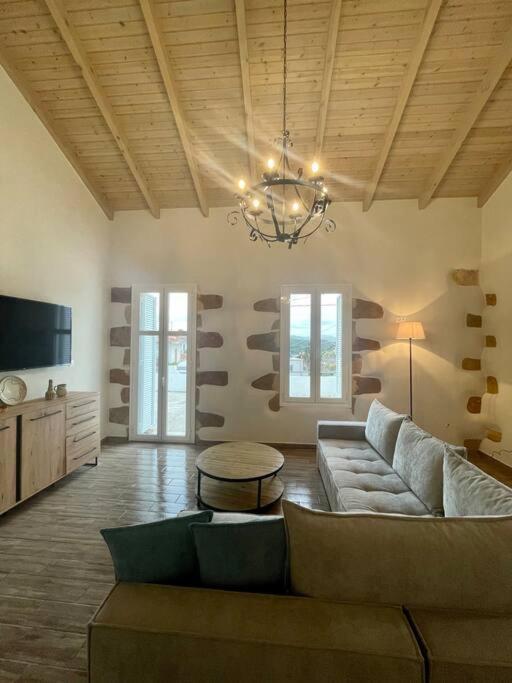 Villa Eftychia Serene Getaway With Hot Tub In A Quiet Location Kissamos Exterior photo