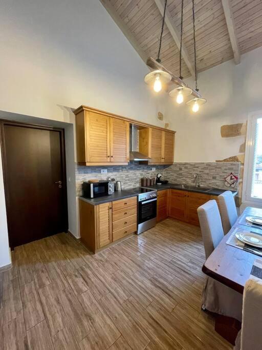 Villa Eftychia Serene Getaway With Hot Tub In A Quiet Location Kissamos Exterior photo