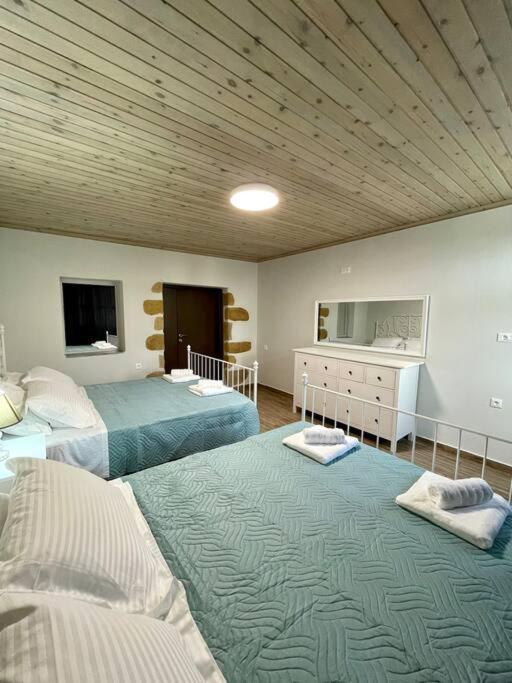 Villa Eftychia Serene Getaway With Hot Tub In A Quiet Location Kissamos Exterior photo